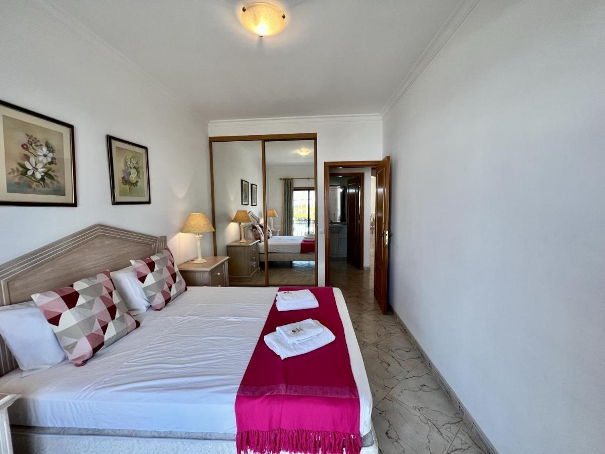 Apartamento Quarteira Elegant With Pool By Homing Exterior foto