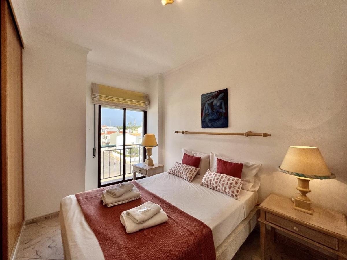 Apartamento Quarteira Elegant With Pool By Homing Exterior foto