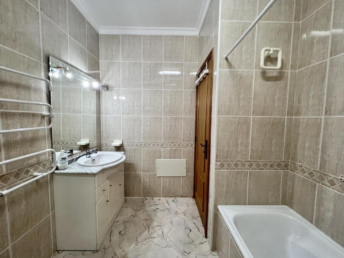 Apartamento Quarteira Elegant With Pool By Homing Exterior foto