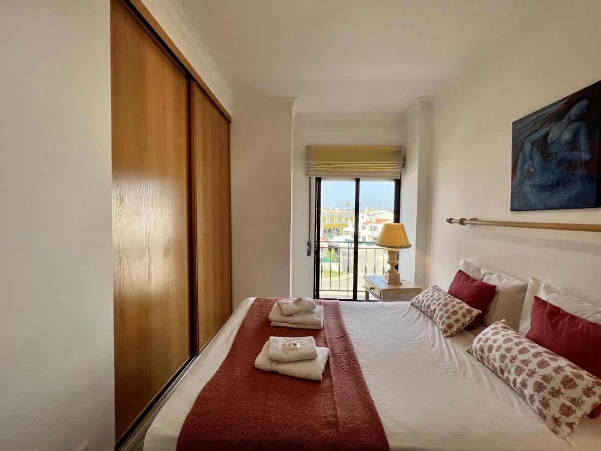 Apartamento Quarteira Elegant With Pool By Homing Exterior foto