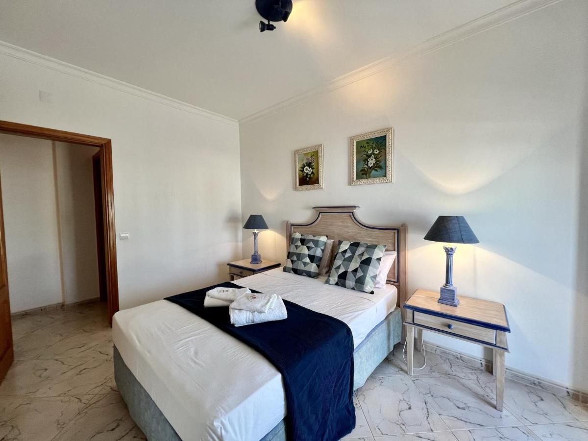 Apartamento Quarteira Elegant With Pool By Homing Exterior foto