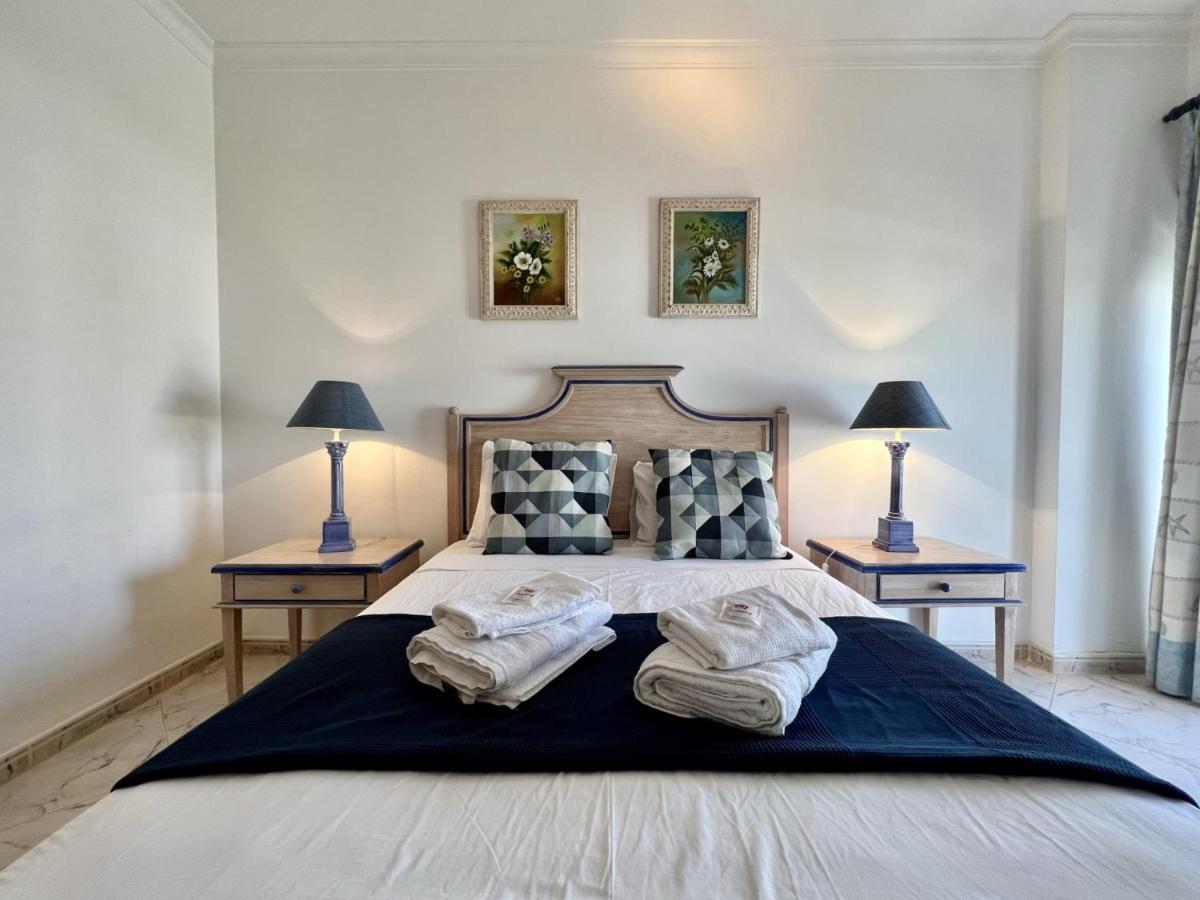 Apartamento Quarteira Elegant With Pool By Homing Exterior foto
