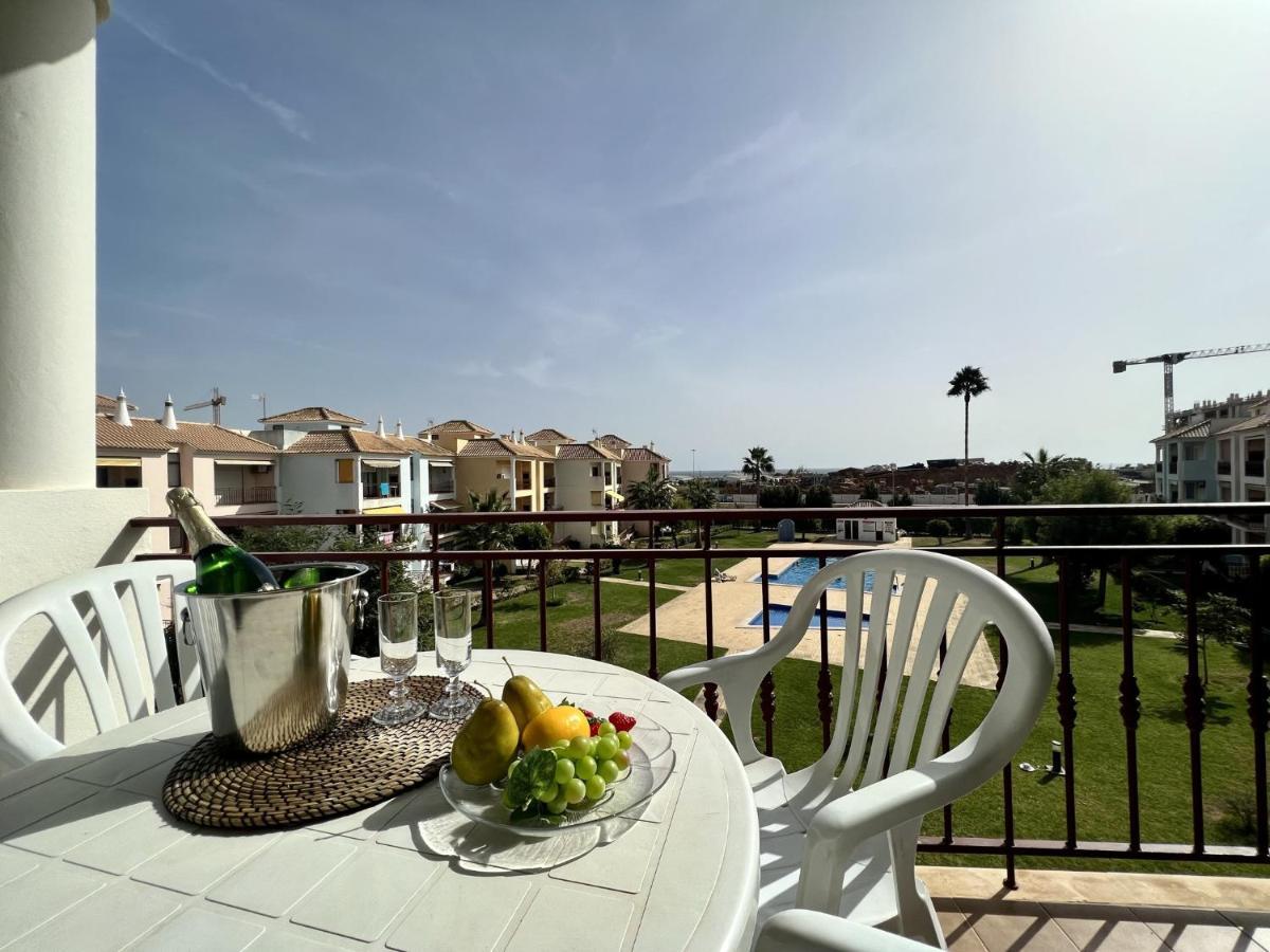 Apartamento Quarteira Elegant With Pool By Homing Exterior foto