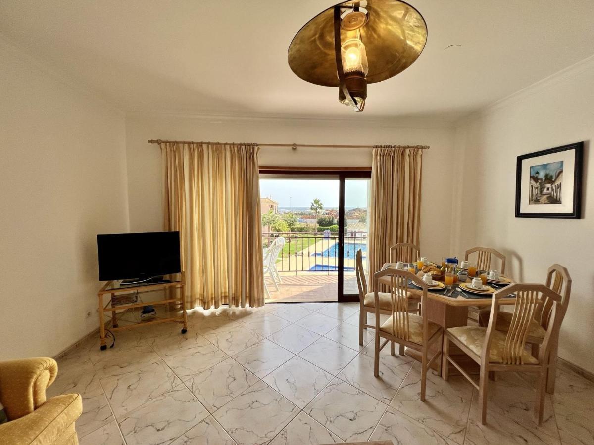 Apartamento Quarteira Elegant With Pool By Homing Exterior foto